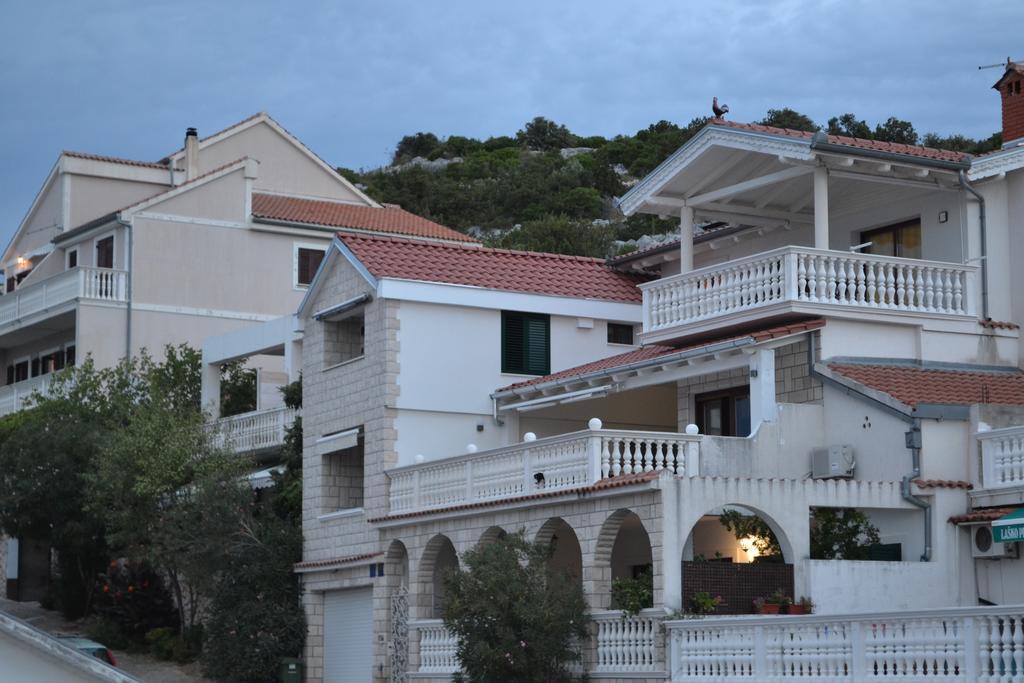 Villa I Karma Тисно Экстерьер фото